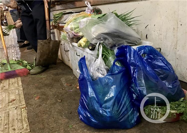 限塑令十年 外卖繁荣与监管盲区下的环保困境